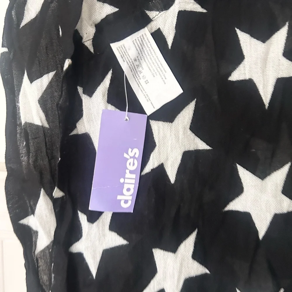 ⭐️ NEW Claire's Black and White Star Print Infinity Loop Scarf